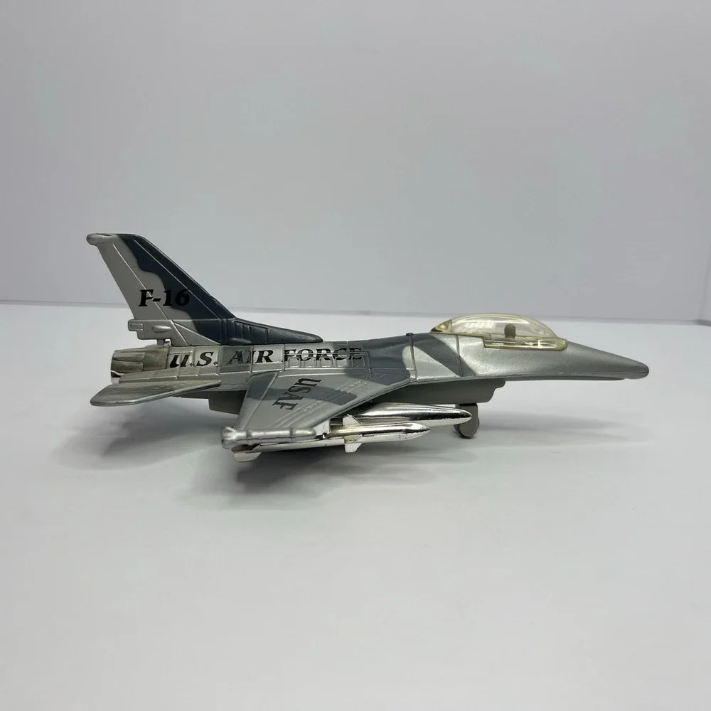 USAF F-16 Fighter Jet 1/72 Diecast Aircraft Pullback - National Archives Store - Picture 4 of 10